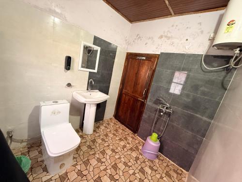 Ένα μπάνιο στο Cozyo Stays Boutique Cottages Mawkdok