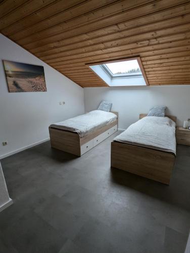 Postel nebo postele na pokoji v ubytování Ferien-Monteurwohnung Brandt-Diekhusen
