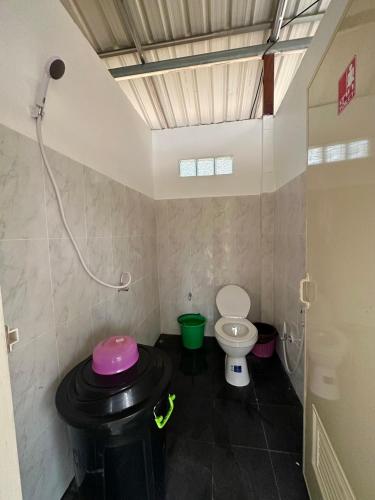 Ένα μπάνιο στο Tid-jai Homestay at Suan Phueng