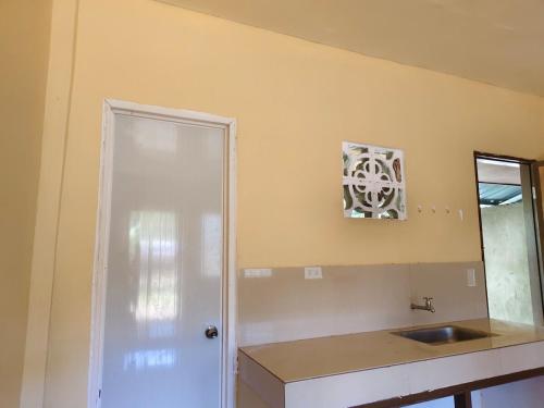 Gambar di galeri bagi Macabuag Apartment di Narra