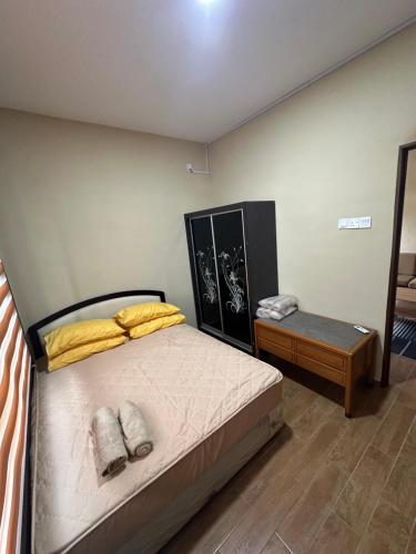 a bedroom with a bed and a small table at Santai Salai Homestay and Cafe in Kepala Batas