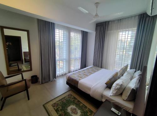 Ένα ή περισσότερα κρεβάτια σε δωμάτιο στο Royal Pearl Suites