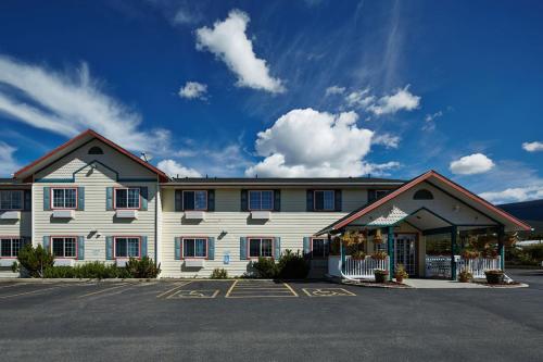 a large white building with a parking lot at Columbine Inn and Suites in Leadville