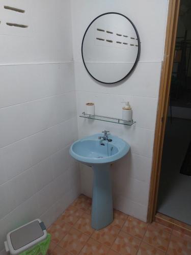 a bathroom with a blue sink and a mirror at Sabai Homes 4 in Ko Phangan