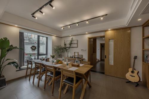 Un lugar para sentarse en T innn - West Lake - Yueshang Yunshe Homestay - Hangzhou Taiziwan Park Branch