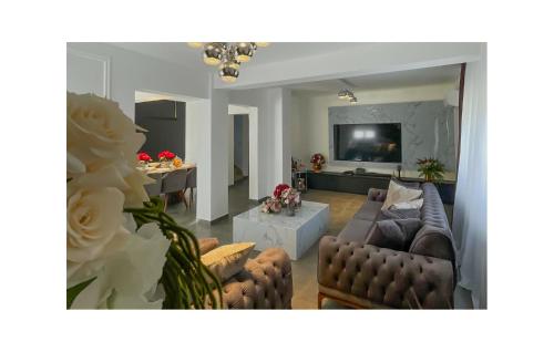 TV a/nebo společenská místnost v ubytování 4 Bedroom Nice Home In Gornji Vinjani