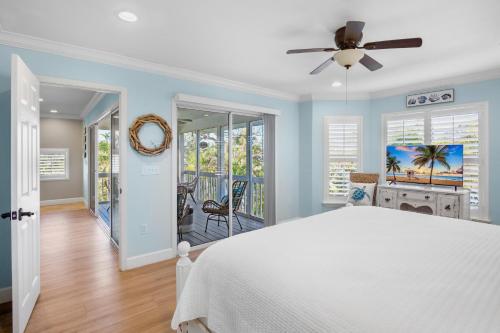 Giường trong phòng chung tại Lighthouse Lagoon