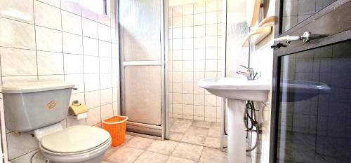 Koupelna v ubytování E & C Guesthouse