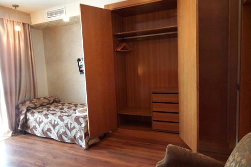 a bedroom with a bed and a closet at Don Agustin in San Luis de Sabinillas