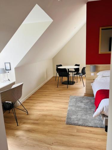 Ein Bett oder Betten in einem Zimmer der Unterkunft Le Domaine du Golf Country Club de Bigorre