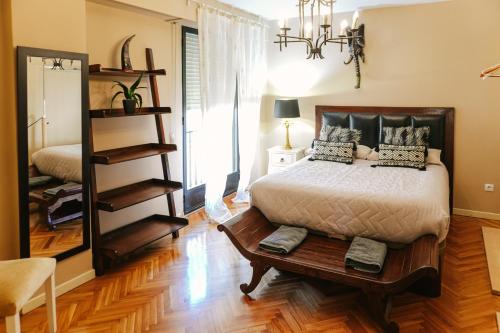 a bedroom with a bed with a wooden floor at Apartamento plaza Mayor Húmedo con parking incluido in León