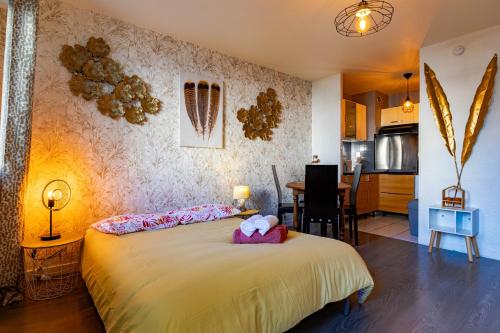 Evasion-Parking Gratuit, Proche Resto