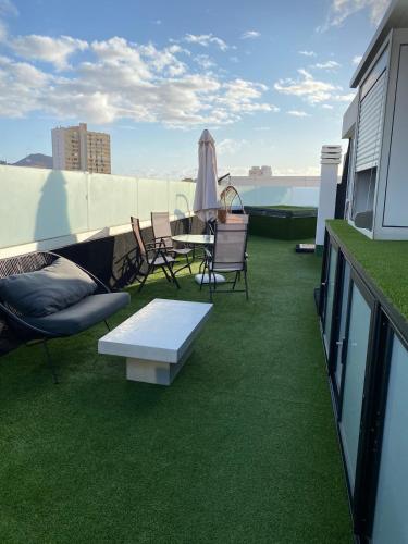 APARTAMENTO ATICO gran terraza y Jacuzzi cerca de la playa