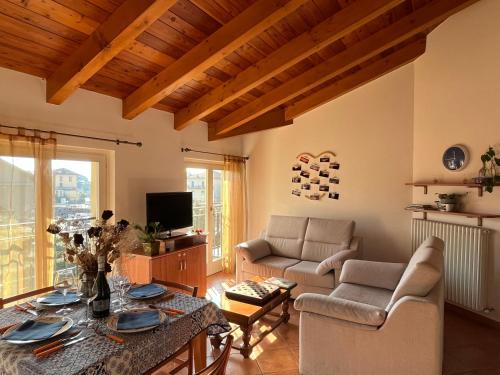 TV a/nebo společenská místnost v ubytování Dream Balcony on Lake Como