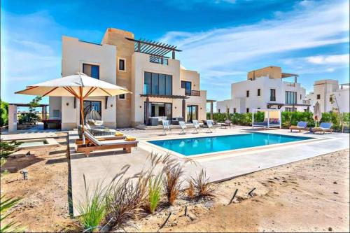 Bazén v ubytování Luxury villa in gouna nebo v jeho okolí