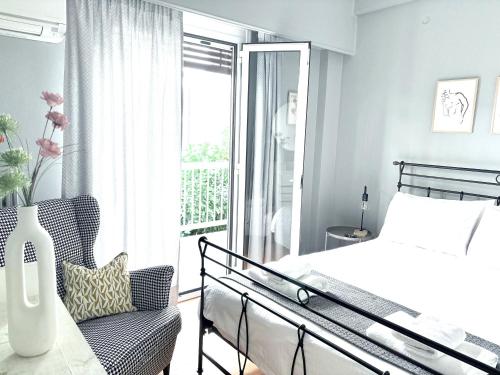 Acropolis, 2BD Erechthiou 21 23