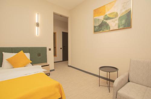 Postel nebo postele na pokoji v ubytování Twelve Inn Hotel