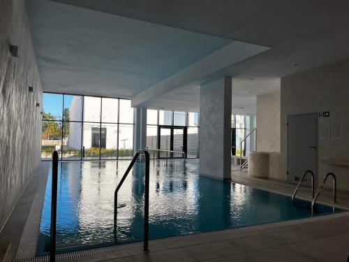 Bazén v ubytovaní APARTAMENT BALTICHOFF PREMIUM with Sea View, Basen, Spa, Gym, Sauna, hala sportowa z kortem tenisowym alebo v jeho blízkosti