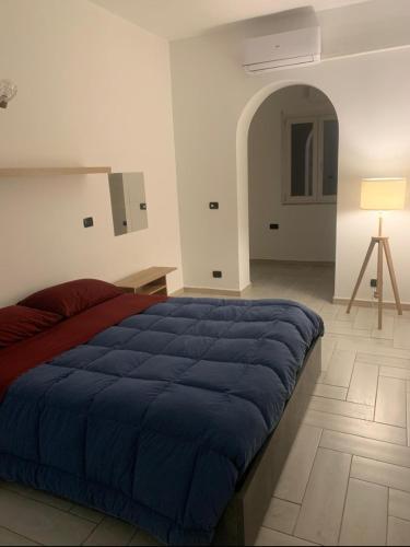 a bedroom with a blue bed in a room at Vanessa Home - Roma in Infernetto
