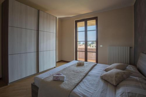 En eller flere senge i et værelse på Spacious villa with breathtaking views