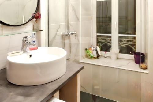 a white bathroom with a sink and a shower at Maison de charme à Primelin avec jardin et parking privé in Primelin