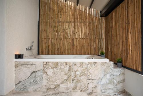 Athenee Suites