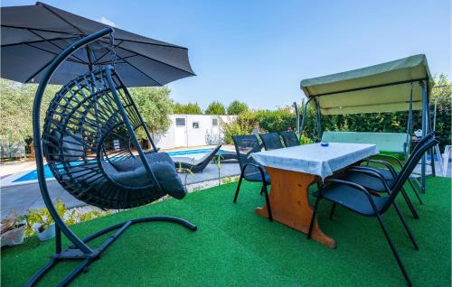 Gorgeous Apartment In Pula