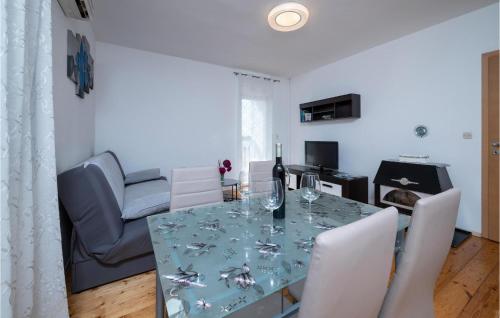 Gorgeous Apartment In Pula