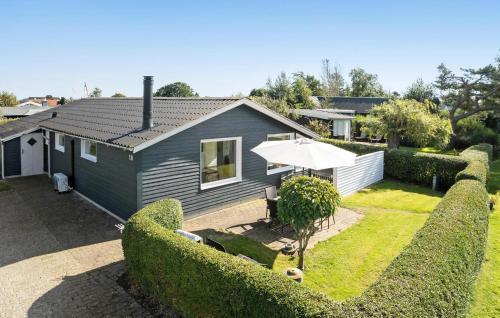 a small house with a yard with a garden sidx sidx sidx at Cozy Home In Juelsminde With Wifi in Juelsminde