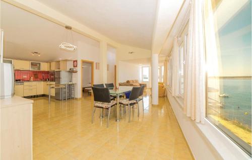 2 Bedroom Stunning Home In Povljana