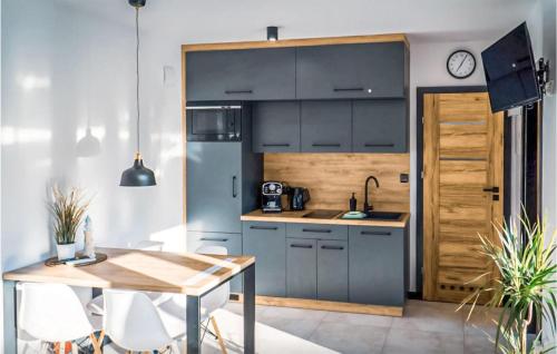 Dapur atau dapur kecil di 2 Bedroom Lovely Home In Nowecin