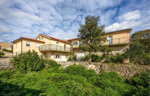 Cozy Apartment In Donji Vinjani