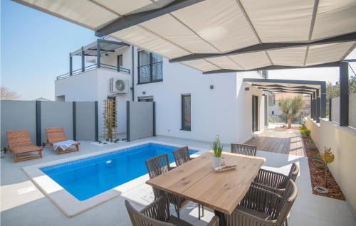 Lovely Apartment In Murter With Wifi