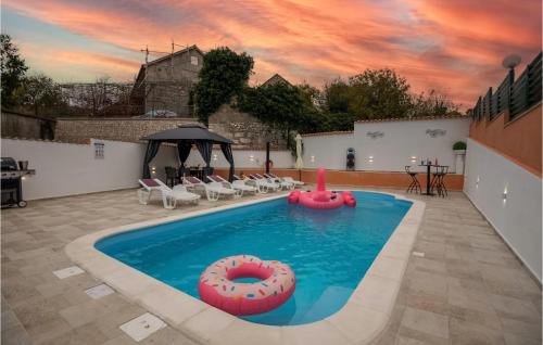Gallery image of Amazing Home In Mijaca in Mijaca