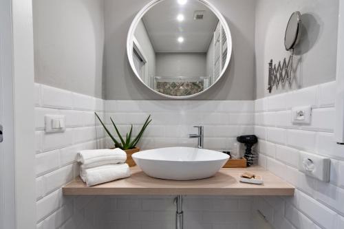 a bathroom with a bowl sink and a mirror at InCentro Comfort Suite - Lecce Selection in Lecce