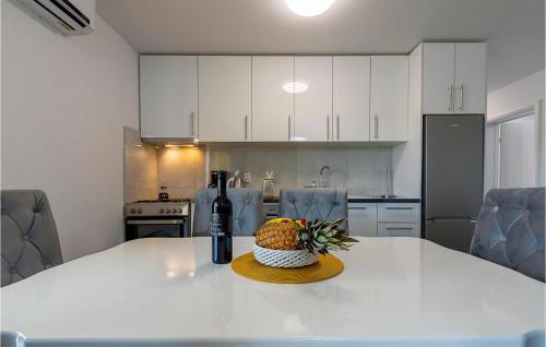 2 Bedroom Amazing Apartment In Porec