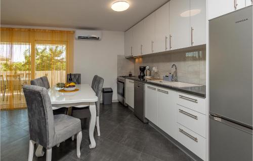 2 Bedroom Amazing Apartment In Porec