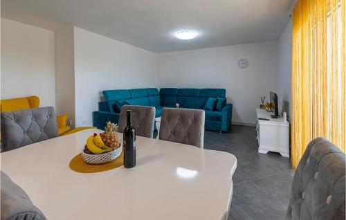 2 Bedroom Amazing Apartment In Porec