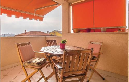 4 Bedroom Nice Apartment In Pula
