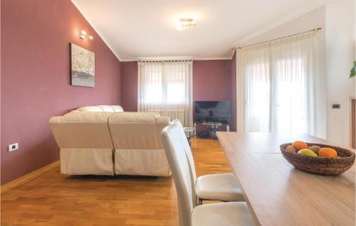 4 Bedroom Nice Apartment In Pula