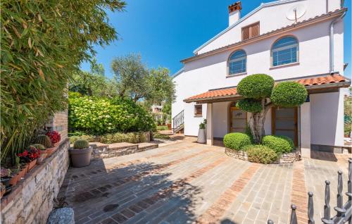 2 Bedroom Nice Apartment In Rovinj