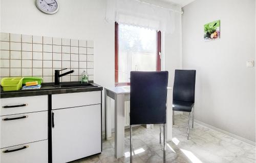 Η κουζίνα ή μικρή κουζίνα στο Lovely Home In Roggentin With Wifi