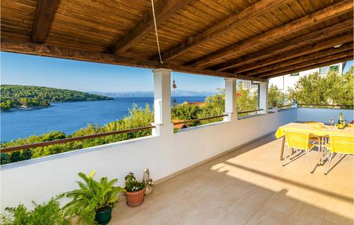 Two-Bedroom Apartment In Necujam