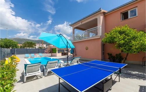 Bazén v ubytovaní Apartment Raduniceva I alebo v jeho blízkosti