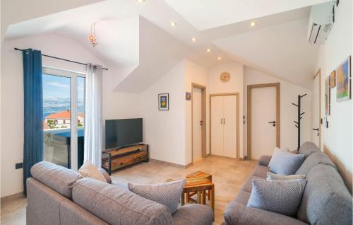 Nice Apartment In Supetar With Wifi