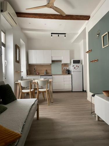 Appt 2 chambres au centre ville 4è