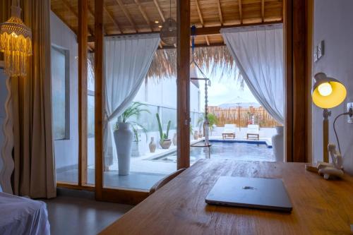 Ένα ή περισσότερα κρεβάτια σε δωμάτιο στο LAGOM - Luxury Villa