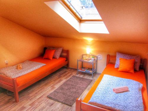 Postel nebo postele na pokoji v ubytování Hostel Taso's House