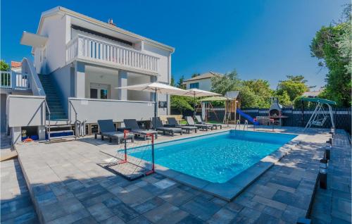 Awesome Apartment In Privlaka