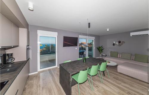 Awesome Apartment In Okrug Gornji With Wifi